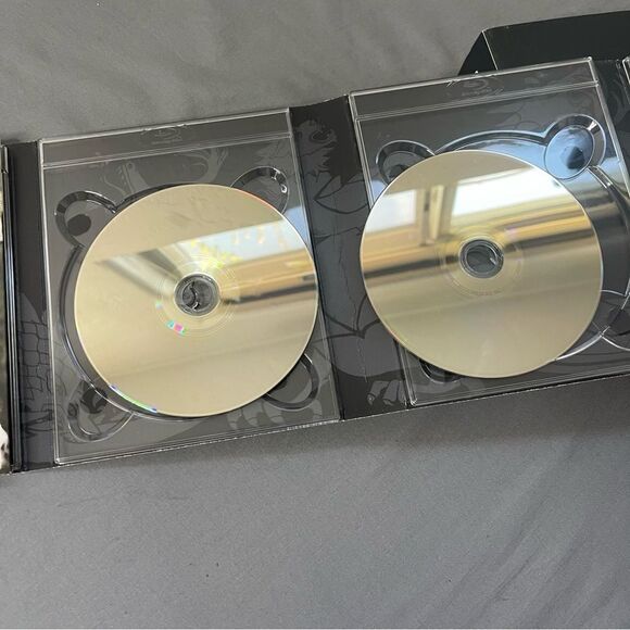 Season 1 and 2 Complete Set of Game of Thrones Blu-ray DVDs - Picture 6 of 7